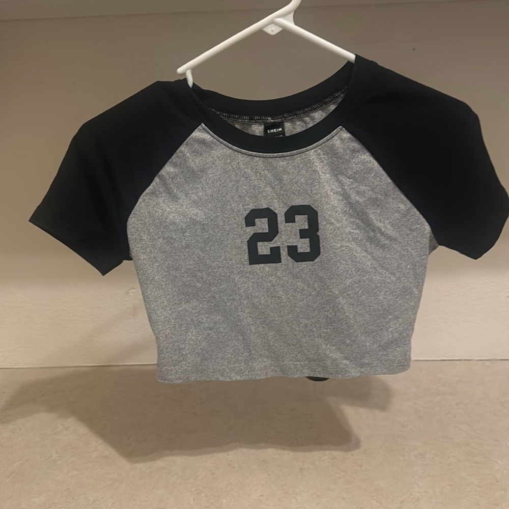 Small crop top brand new never worn